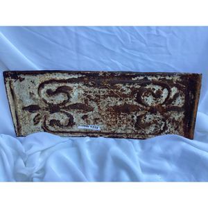 1319	Vintage Rusted Metal Tin Plate. Fleur de Lis
